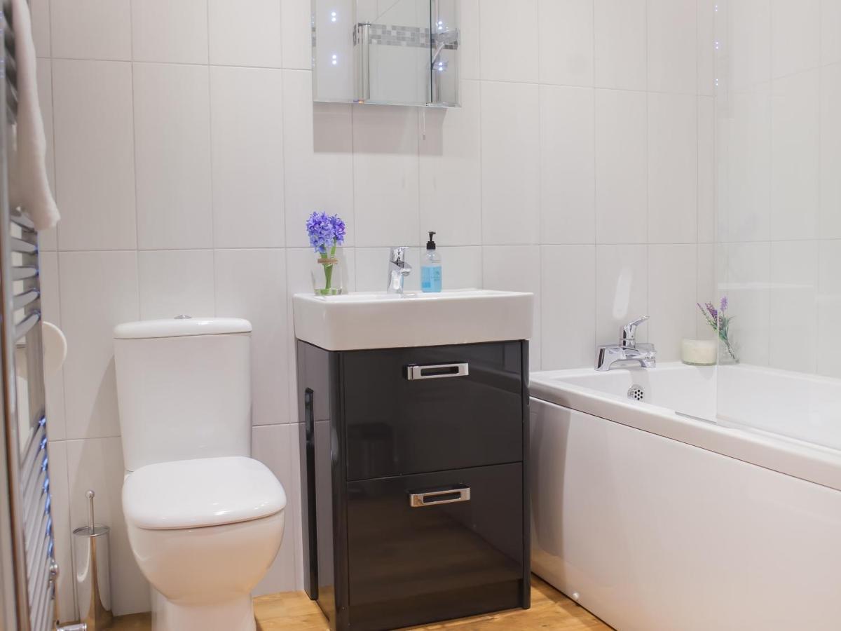 Henge House, Bluestone Apartment Bath Exteriör bild